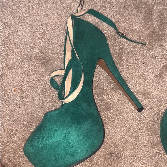 Green Heels - Picture 2 of 2